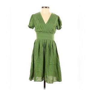 Banana Republic green pleated purely silk knee length short sleeved dress
